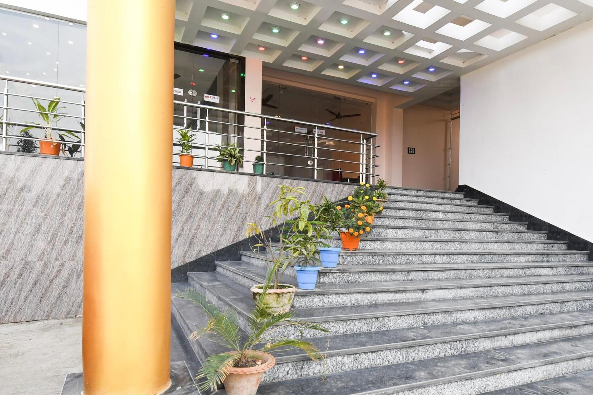 Hotel O Nilmadhab International Tarapith Kültér fotó